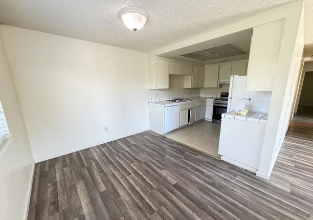 Listing Photo 4 - Condo for sale in building located at 1791 Cherokee Dr, Salinas, CA 93906 - Unit #4