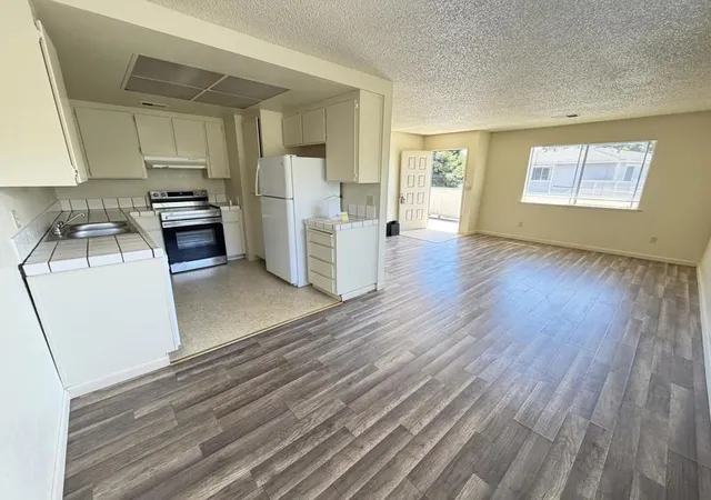 Listing Photo 5 - Condo for sale in building located at 1791 Cherokee Dr, Salinas, CA 93906 - Unit #4