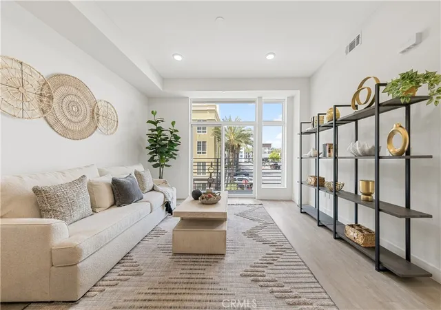 Photo 3 of Sale Pending at 168 S Monterey St #205, Alhambra, CA 91801 | MLS# WS26077950 | Listing updated on 2026-10-04