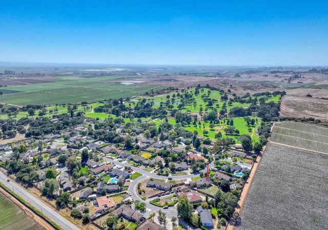 4th image of 11763 Augusta Dr, Salinas, CA 93906 | MLS# ML82042565
