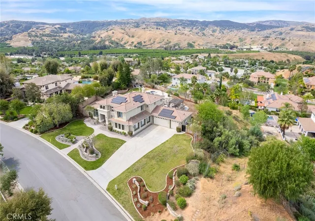 Photo 3 of Sale Pending at 1910 Mesa View Ln, Redlands, CA 92373 | MLS# IG26078108 | Listing updated on 2026-10-03