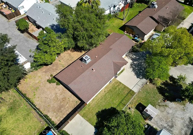 Photo 3 of Sale Pending at 1909 N Summit, Pasadena, CA 91103 | MLS# IV26078036 | Listing updated on 2026-10-02