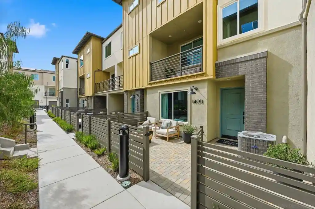 Townhouse for sale at 14102 Jonah Way, San Diego, CA 92128 | MLS# 260008583SD