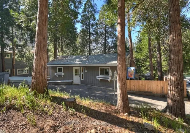 Photo 3 of Single family home for sale at 770 Berne, Crestline, CA 92325 | MLS# IG26078574 | Listing updated on 2026-09-29
