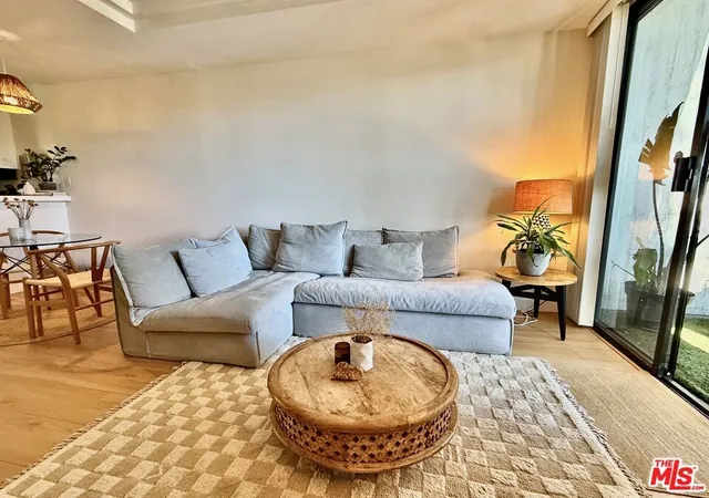 2nd image of 2500 Abbot Kinney Blvd #6, Venice, CA 90291 | MLS# 26706983