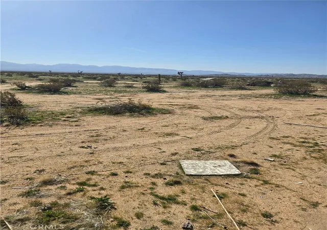 5th image of 200 Avenue M-4, Lancaster, CA 93535 | MLS# PW26078702