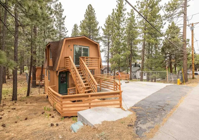 Photo 3 of Single family home for sale at 542 Cottage Ln, Big Bear Lake, CA 92315 | MLS# 219146295PS | Listing updated on 2026-10-06