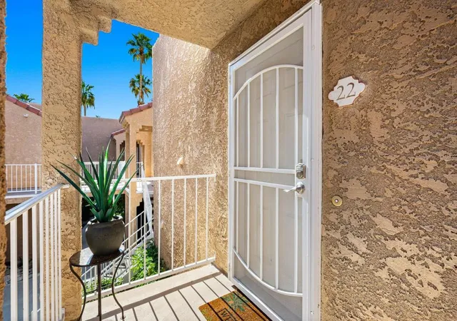 Listing Photo 2 - Condo for sale in building located at 2700 Lawrence Crossley Rd, Palm Springs, CA 92264 - Unit #22