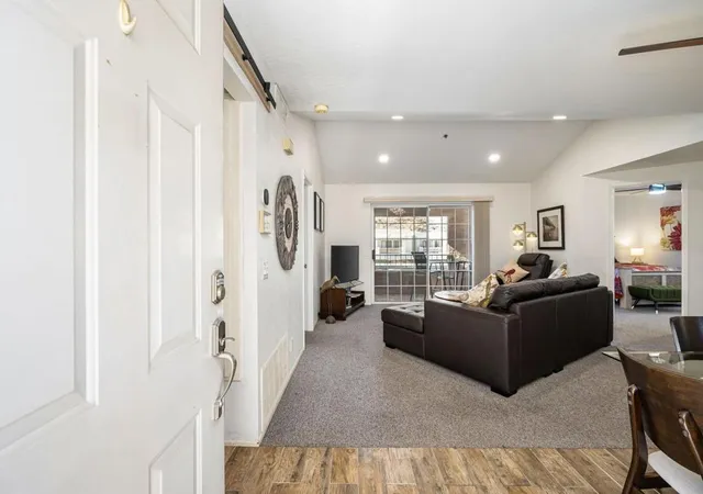 Listing Photo 3 - Condo for sale in building located at 2700 Lawrence Crossley Rd, Palm Springs, CA 92264 - Unit #22