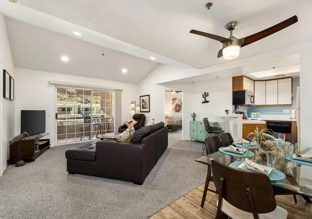 Listing Photo 4 - Condo for sale in building located at 2700 Lawrence Crossley Rd, Palm Springs, CA 92264 - Unit #22