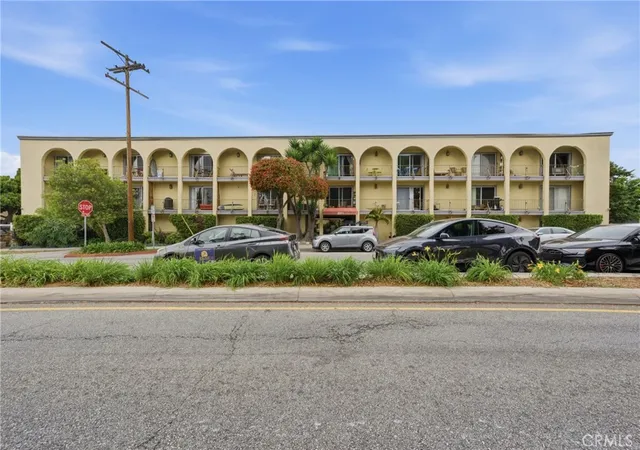 Photo 1 of Condo for sale at 2311 4th Street #106, Santa Monica, CA 90405 | MLS# WS26078727 | Listing updated on 2026-09-23