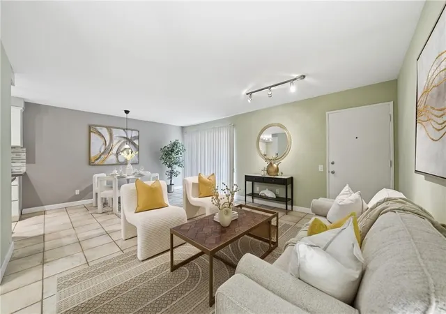 Listing Photo 4 - Condo for sale in building located at 2311 4Th St, Santa Monica, CA 90405 - Unit #106