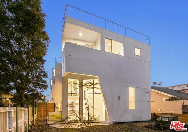 Homes for sale in Santa Monica, CA | 1244 14th St #A, Santa Monica, CA 90404 | MLS# 26706671