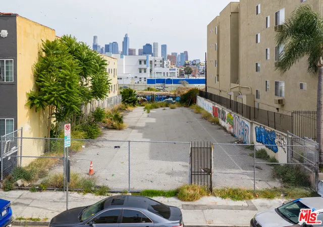 1st image of 744 S Carondelet St, Los Angeles, CA 90057 | MLS# 26698779
