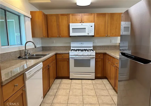 Photo 3 of Condo for sale at 7551 Jordan #304, Canoga Park, CA 91303 | MLS# SR26074030 | Listing updated on 2026-10-01