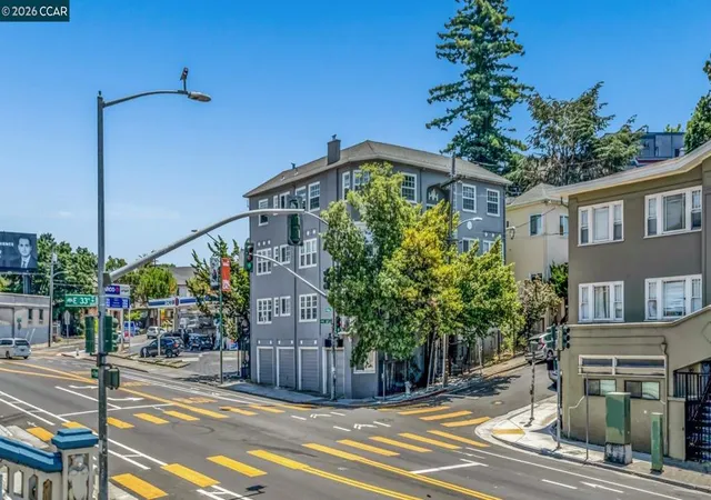3rd image of 1000 E 33rd St, Oakland, CA 94610 | MLS# 41130733