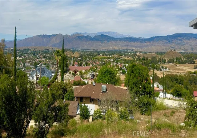 Photo 2 of Sale Pending at 28291 Vista Del Valle, Hemet, CA 92544 | MLS# CV26079358 | Listing updated on 2026-09-01