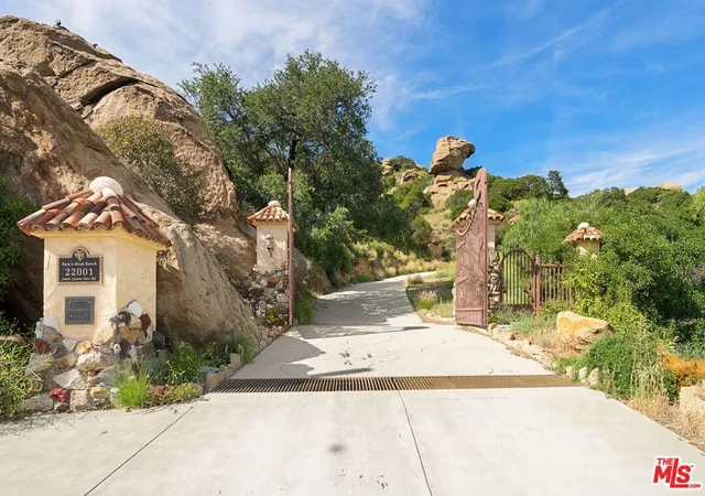 13th image of 22001 Santa Susana Pass Rd, Chatsworth, CA 91311 | MLS# 26699453