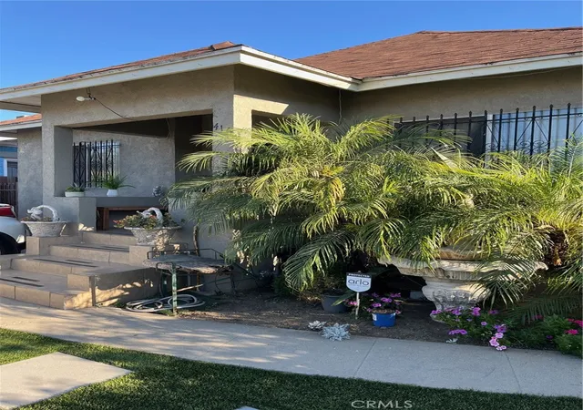 Photo 3 of Single family home for sale at 416 E 31st Street, Los Angeles, CA 90011 | MLS# DW26076724 | Listing updated on 2026-07-16