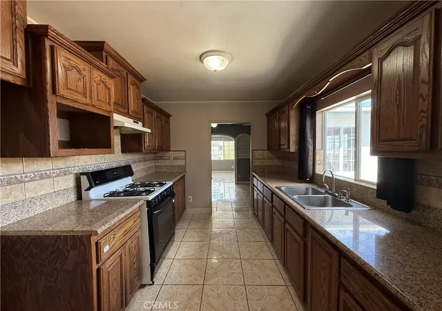 1st image of 407 E St, Taft, CA 93268 | MLS# SR26079124
