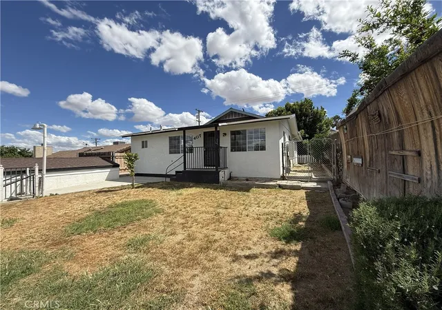 Photo 2 of Sale Pending at 407 East St, Taft, CA 93268 | MLS# SR26079124 | Listing updated on 2026-07-08