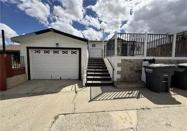 Photo 3 of Sale Pending at 407 East St, Taft, CA 93268 | MLS# SR26079124 | Listing updated on 2026-07-08