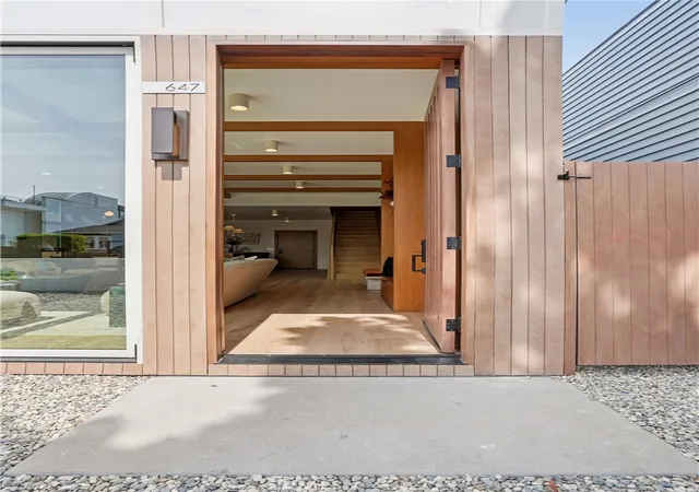 Photo 3 of Single family home for sale at 647 Navy St, Santa Monica, CA 90405 | MLS# SB26052572 | Listing updated on 2026-09-24