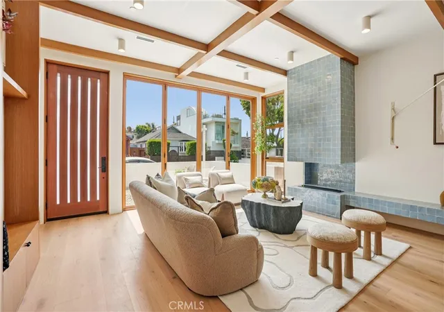 Photo 4 of Single family home for sale at 647 Navy St, Santa Monica, CA 90405 | MLS# SB26052572 | Listing updated on 2026-09-24