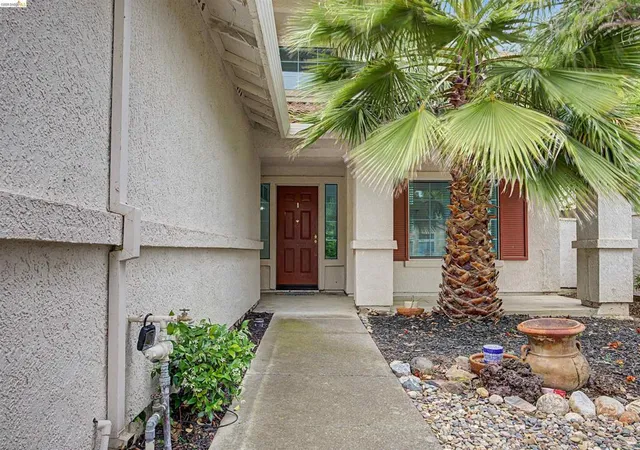 Photo 4 of Sale Pending at 184 Bald Eagle Dr, Vacaville, CA 95688 | MLS# 41130761 | Listing updated on 2026-07-14