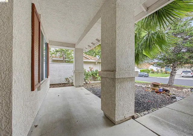 Photo 5 of Sale Pending at 184 Bald Eagle Dr, Vacaville, CA 95688 | MLS# 41130761 | Listing updated on 2026-07-14