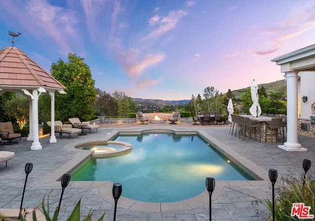 Homes for sale in Westlake Village, CA | 1403 Kingsboro Ct, Westlake Village, CA 91362 | MLS# 26711273