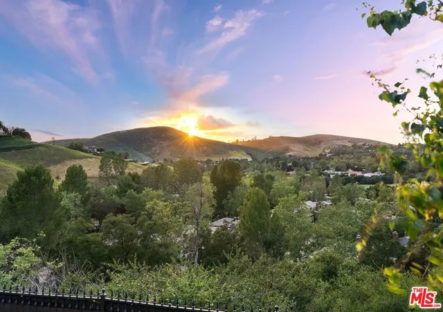 Homes for sale in Westlake Village, CA | 1403 Kingsboro Ct, Westlake Village, CA 91362 | MLS# 26711273
