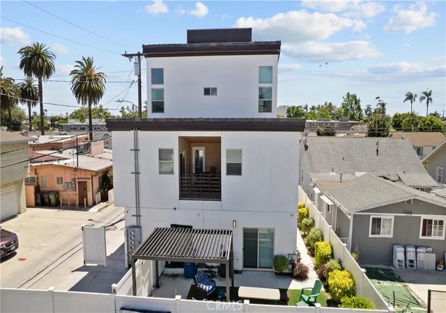 Homes for sale in Inglewood, CA | 1013 E La Palma, Inglewood, CA 90301 | MLS# SR26079670