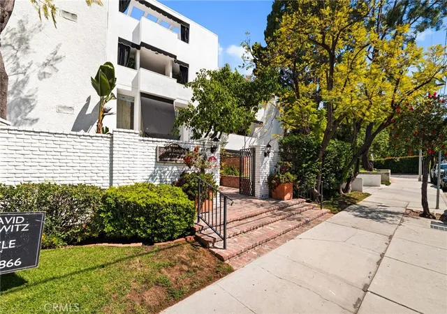 Homes for sale in Encino, CA | 4950 Louise #304, Encino, CA 91316 | MLS# CV26079681