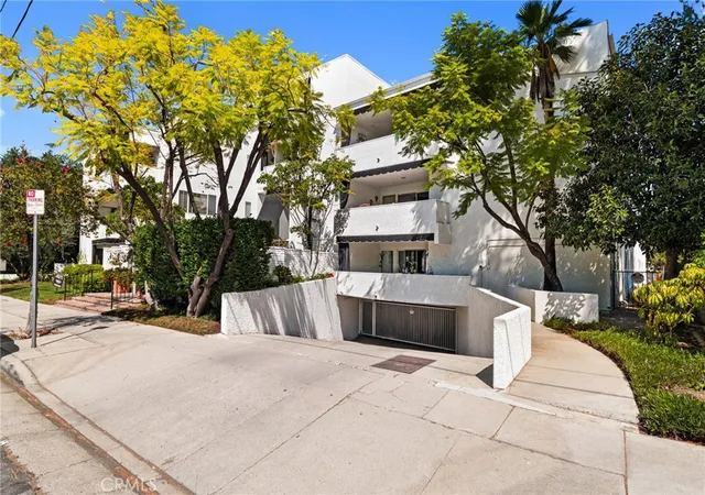 Homes for sale in Encino, CA | 4950 Louise #304, Encino, CA 91316 | MLS# CV26079681
