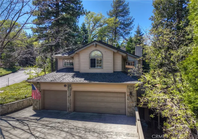 Photo 3 of Single family home for sale at 355 Cedar Ridge Dr, Lake Arrowhead, CA 92352 | MLS# IG26079484 | Listing updated on 2026-10-02