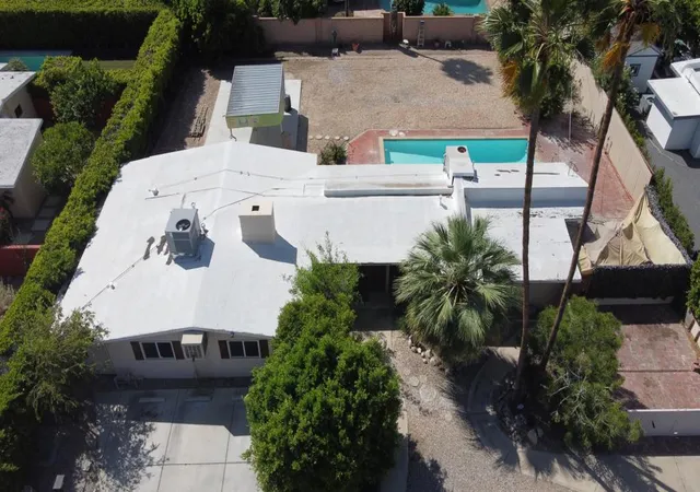Photo 4 of Single family home for sale at 1077 S Riverside Dr, Palm Springs, CA 92264 | MLS# 219146384PS | Listing updated on 2026-09-01