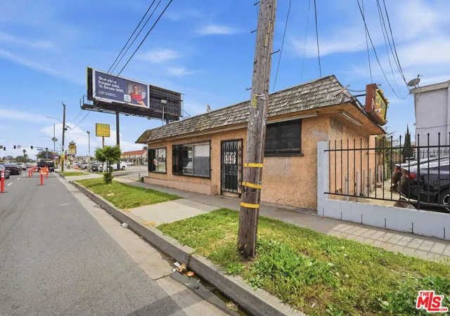 Listing Photo 4 - Condo for sale in building located at 1025 W 101st St, Los Angeles, CA 90044