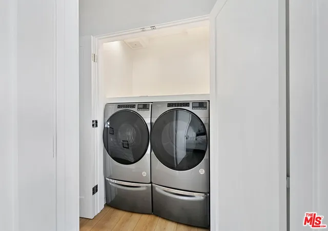 Listing Photo 2 - Condo for sale in building located at 6817 Seawatch Ln, Malibu, CA 90265 - Unit #