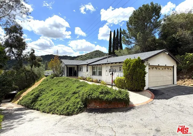 image of 3759 Lockerbie Ln, Glendale, CA 91208 | MLS# 26720307
