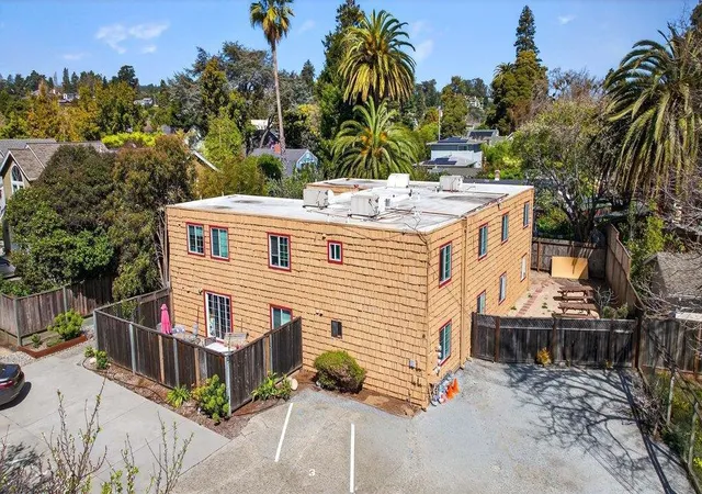 Photo 4 of House for sale at 817 California St, Santa Cruz, CA 95060 | MLS# ML82042938 | Listing updated on 2026-09-11