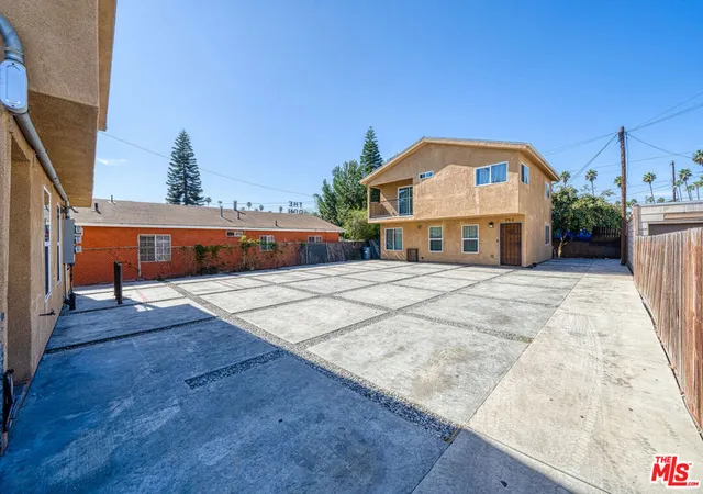 4th image of 943 Broad Ave, Wilmington, CA 90744 | MLS# 26723747