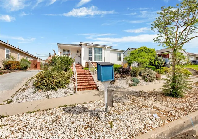Photo 3 of Single family home for sale at 2149 Cullivan St, Los Angeles, CA 90047 | MLS# IV26079671 | Listing updated on 2026-10-01