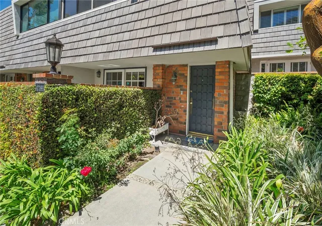 Homes for sale in Marina Del Rey, CA | 4738 La Villa Marina #H, Marina Del Rey, CA 90292 | MLS# PV26080769