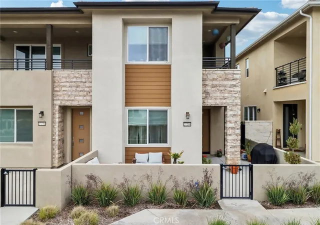1st image of 27230 Red Willow Ct, Valencia, CA 91381 | MLS# SR26078372