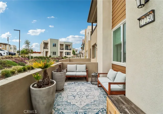 3rd image of 27230 Red Willow Ct, Valencia, CA 91381 | MLS# SR26078372