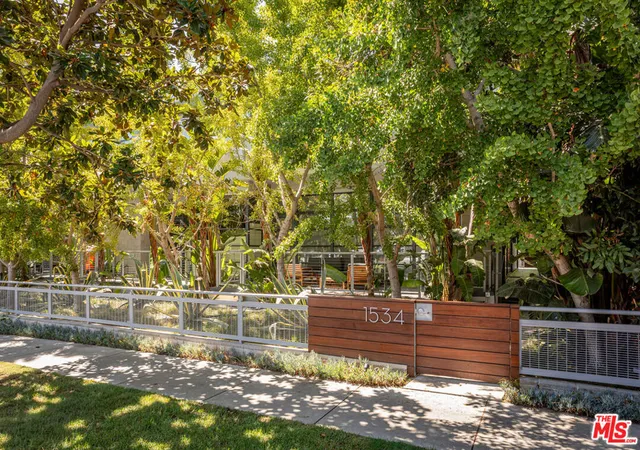 Homes for sale in Santa Monica, CA | 1534 17th St #105, Santa Monica, CA 90404 | MLS# 26723103