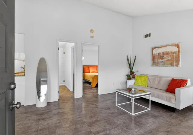 Listing Photo 4 - Condo for sale in building located at 1150 E Amado Rd, Palm Springs, CA 92262 - Unit #8c2