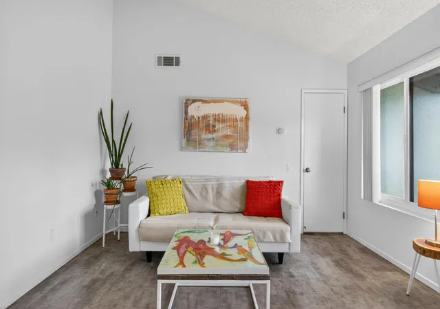 Listing Photo 5 - Condo for sale in building located at 1150 E Amado Rd, Palm Springs, CA 92262 - Unit #8c2