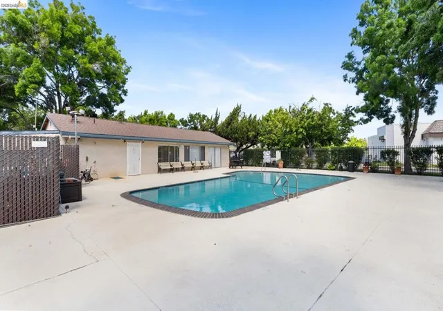 31st image of 2110 Peppertree #1, Antioch, CA 94509 | MLS# 41130977